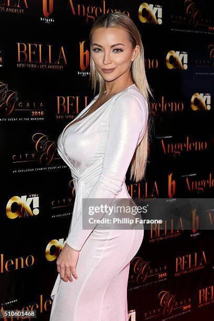 Model Lindsey Pelas
